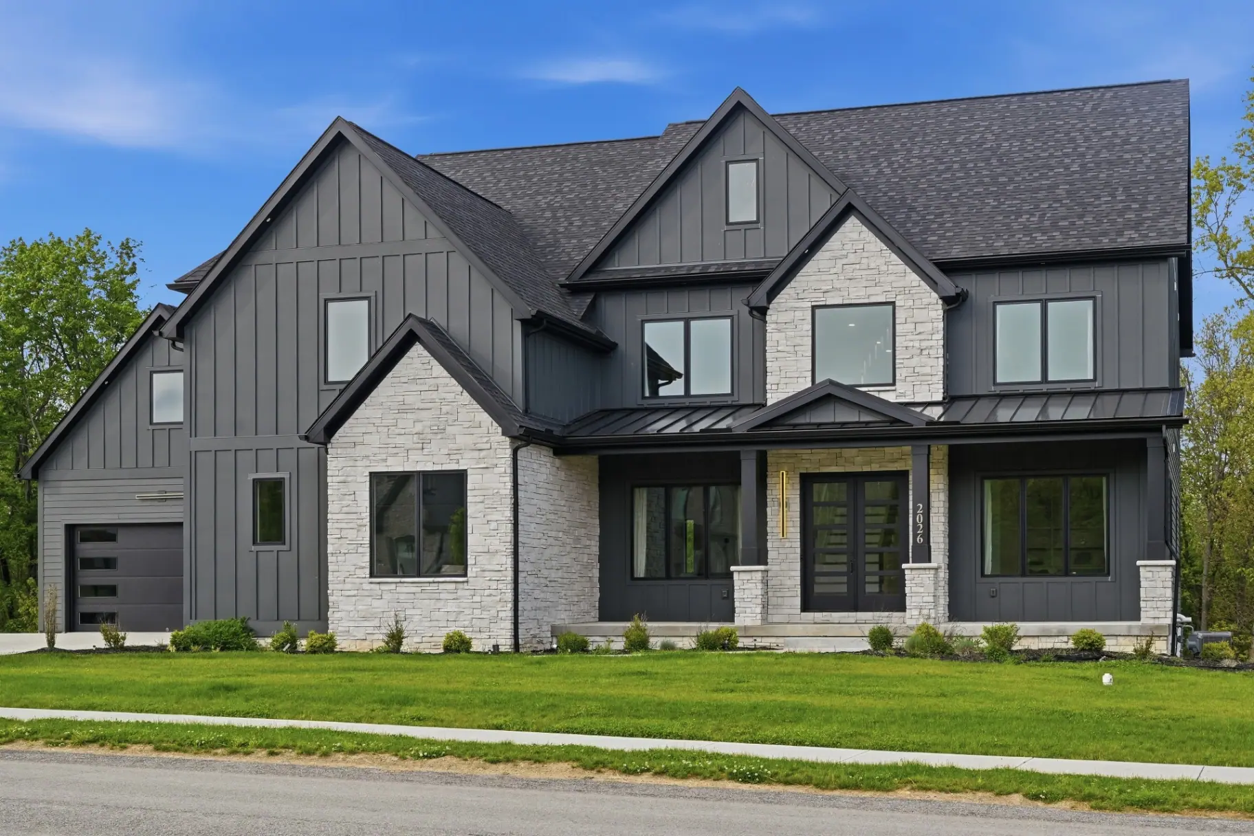 Holiday Listings: Should You Decorate for Photos?