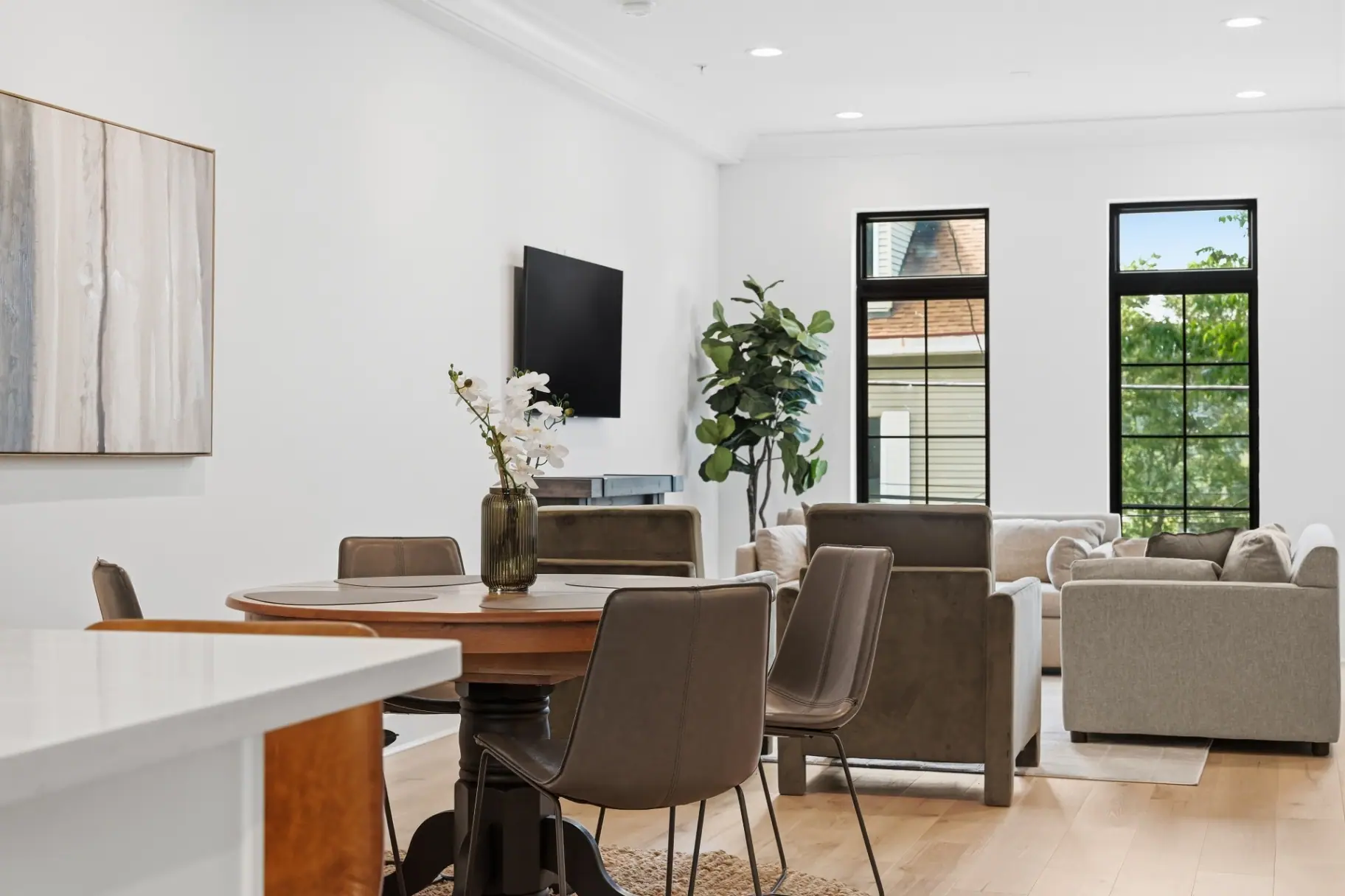 Photos vs Video vs 3D Tour: What Should a Pittsburgh Listing Agent Buy?